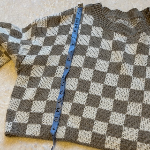 Cozy Checkered Knit Sweater - Picture 2 of 3